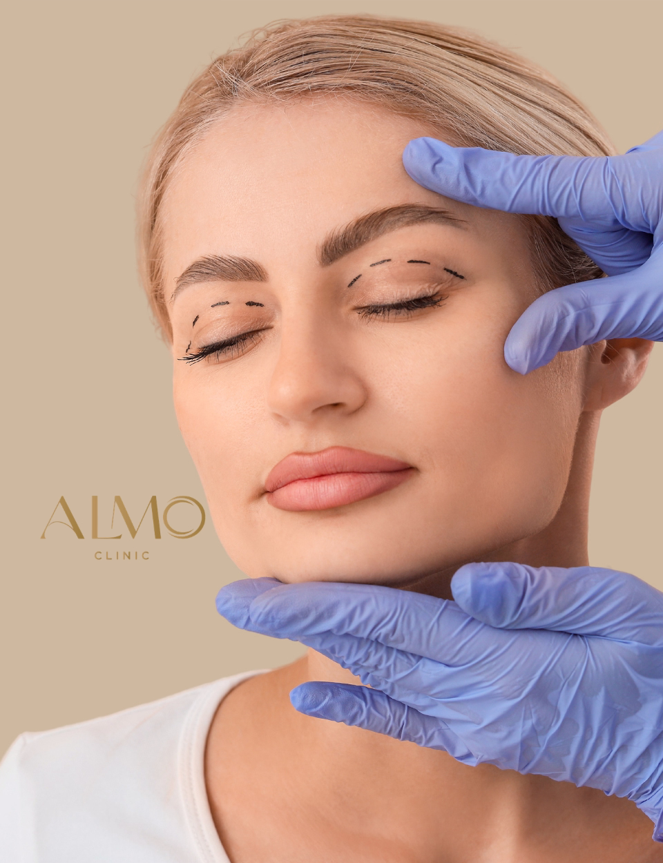 Cirujano plástico certificado evaluando párpados para blefaroplastia en Bogotá — ALMO Clinic