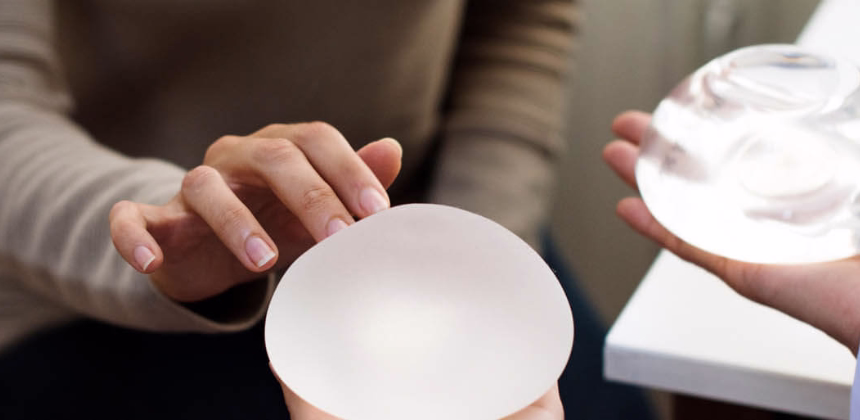 Tipos de implantes mamarios: redondos vs anatómicos, gel cohesivo vs solución salina