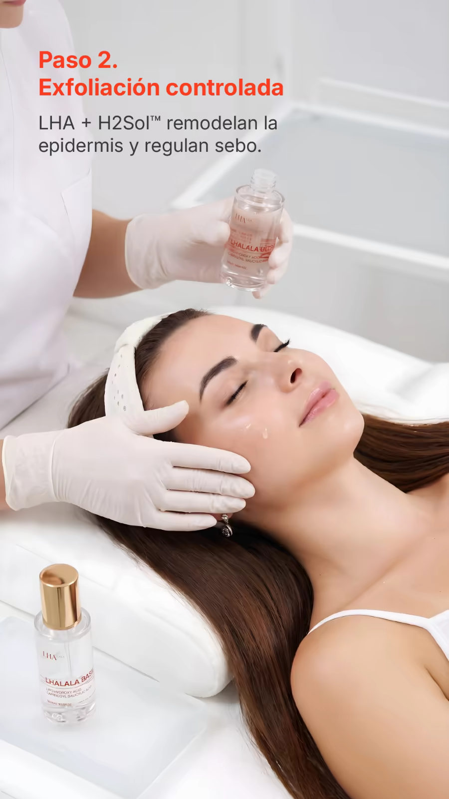 Paso de exfoliación controlada del protocolo LHA LALA Peel en ALMO Clinic