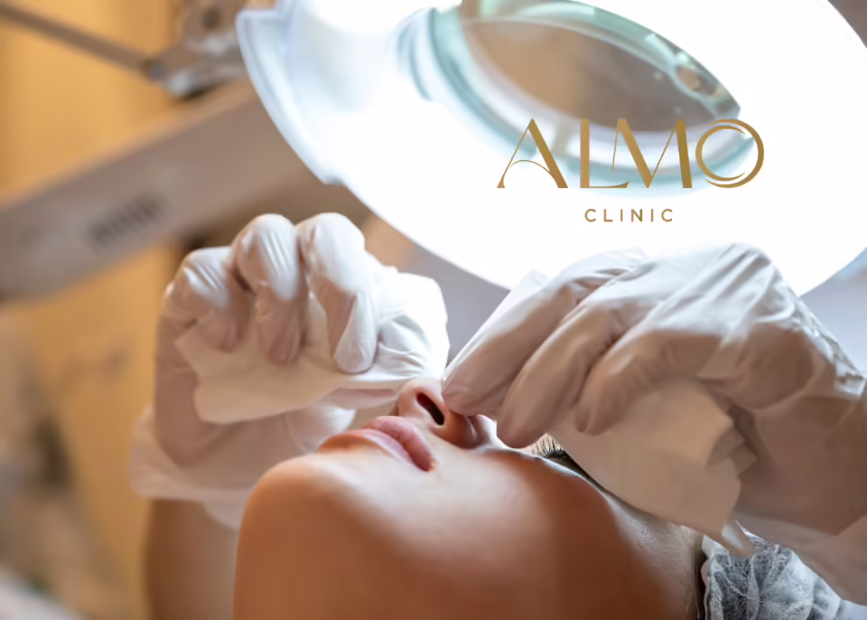 Limpieza facial profunda Bogotá — piel renovada Piel renovada tras limpieza facial profunda — ALMO Clinic Bogotá