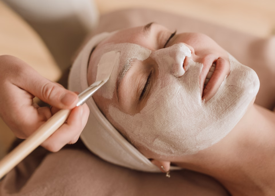 Tratamientos faciales de spa en ALMO Clinic